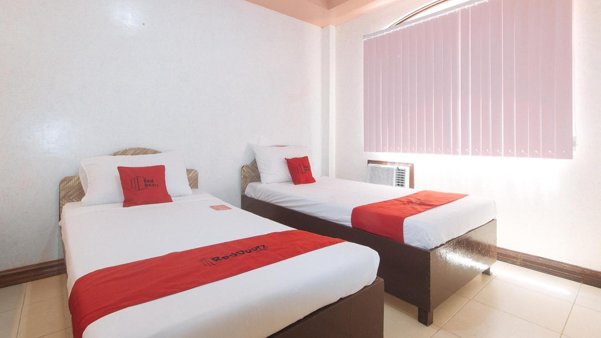 Reddoorz At Coco Grove Tourist Inn Panglao-stad Buitenkant foto
