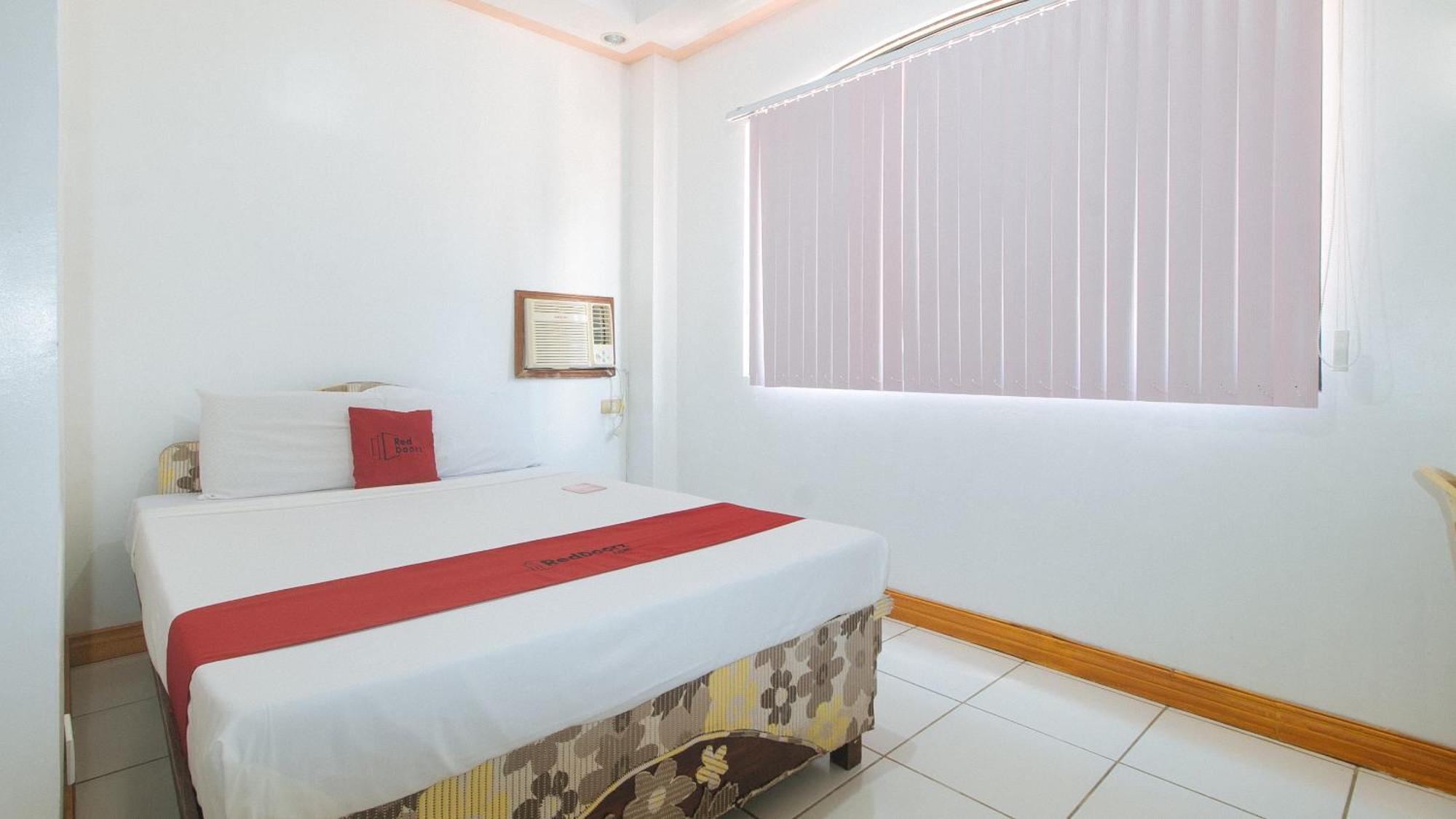 Reddoorz At Coco Grove Tourist Inn Panglao-stad Buitenkant foto