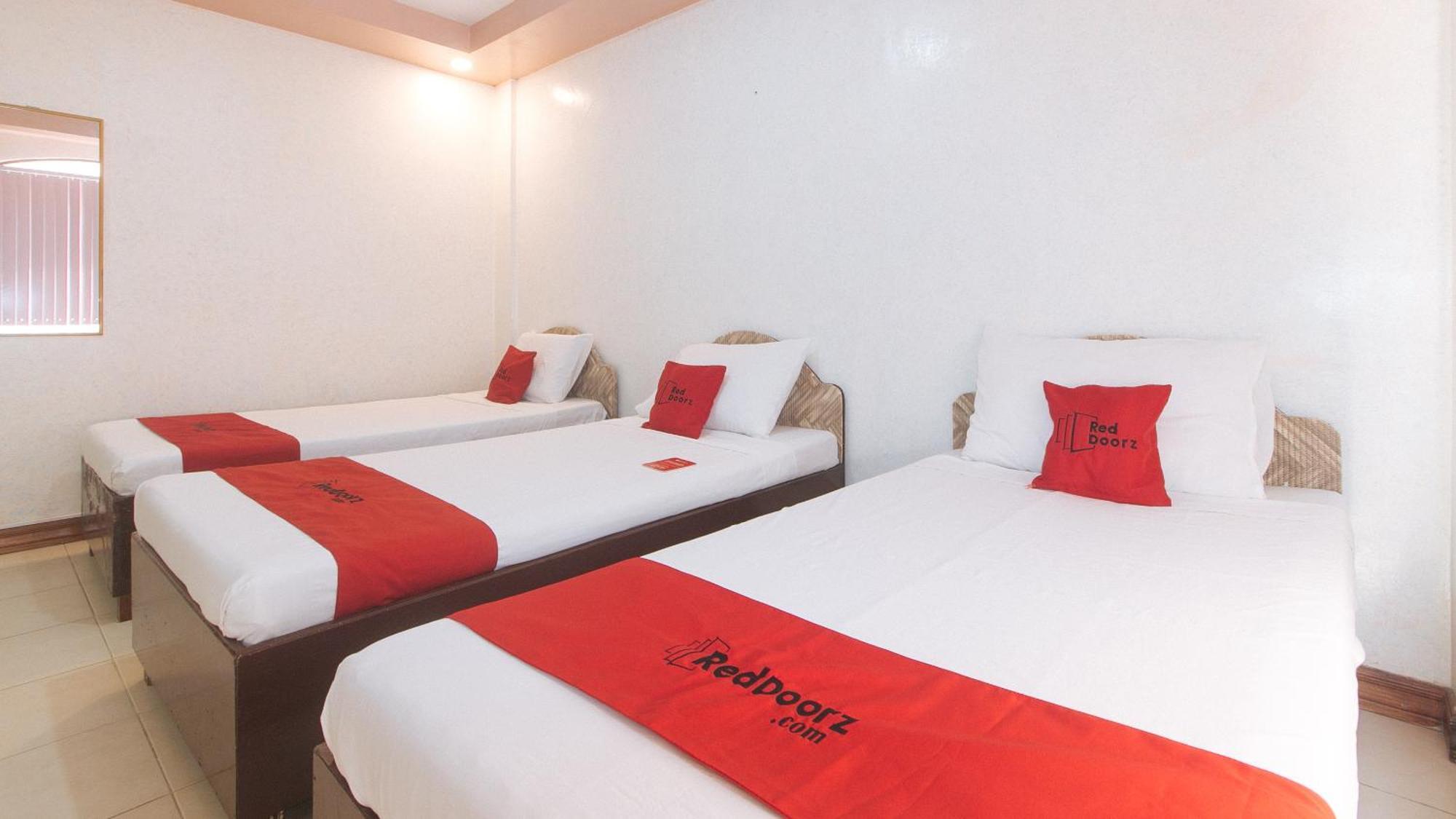 Reddoorz At Coco Grove Tourist Inn Panglao-stad Buitenkant foto