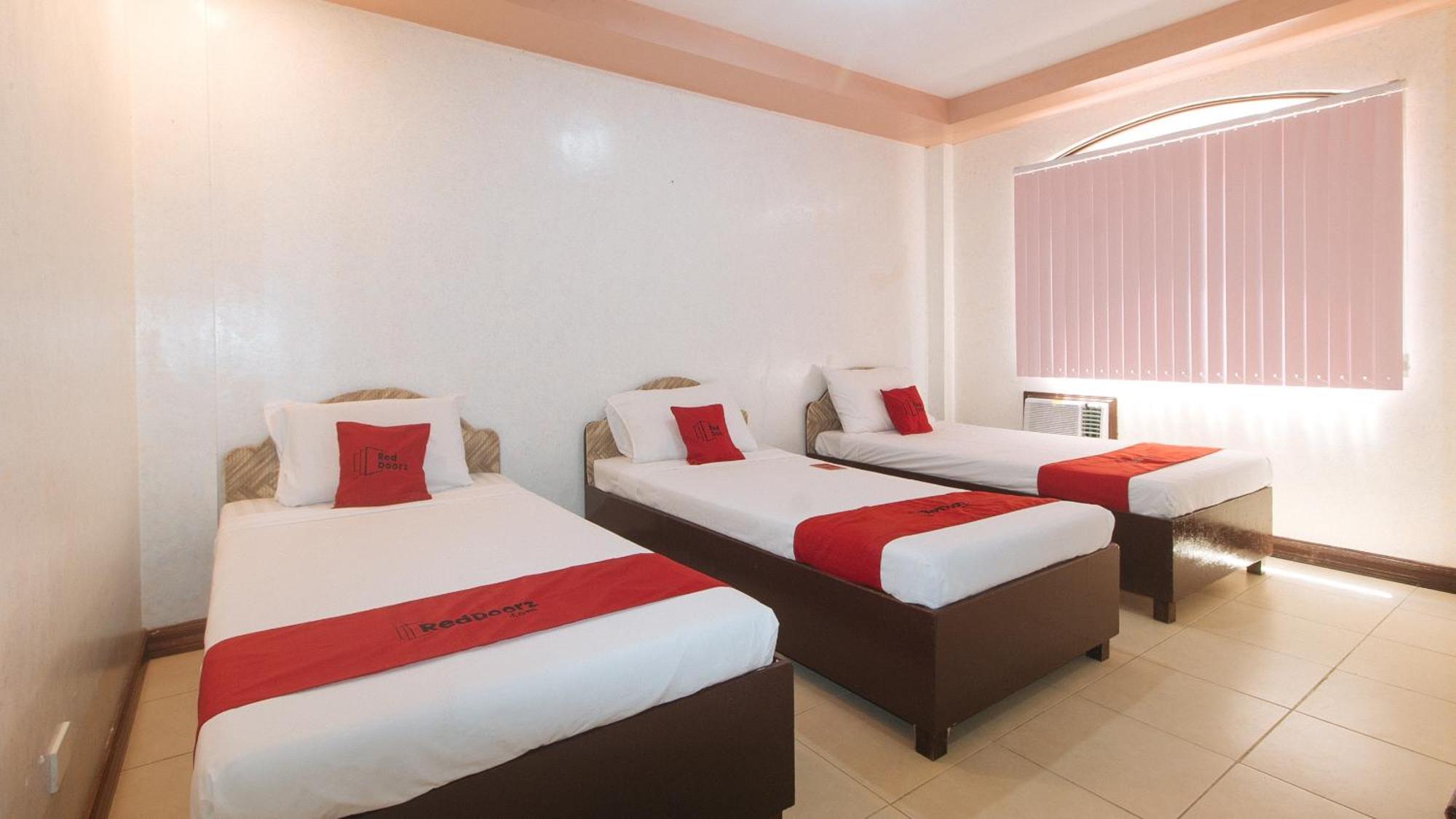 Reddoorz At Coco Grove Tourist Inn Panglao-stad Buitenkant foto