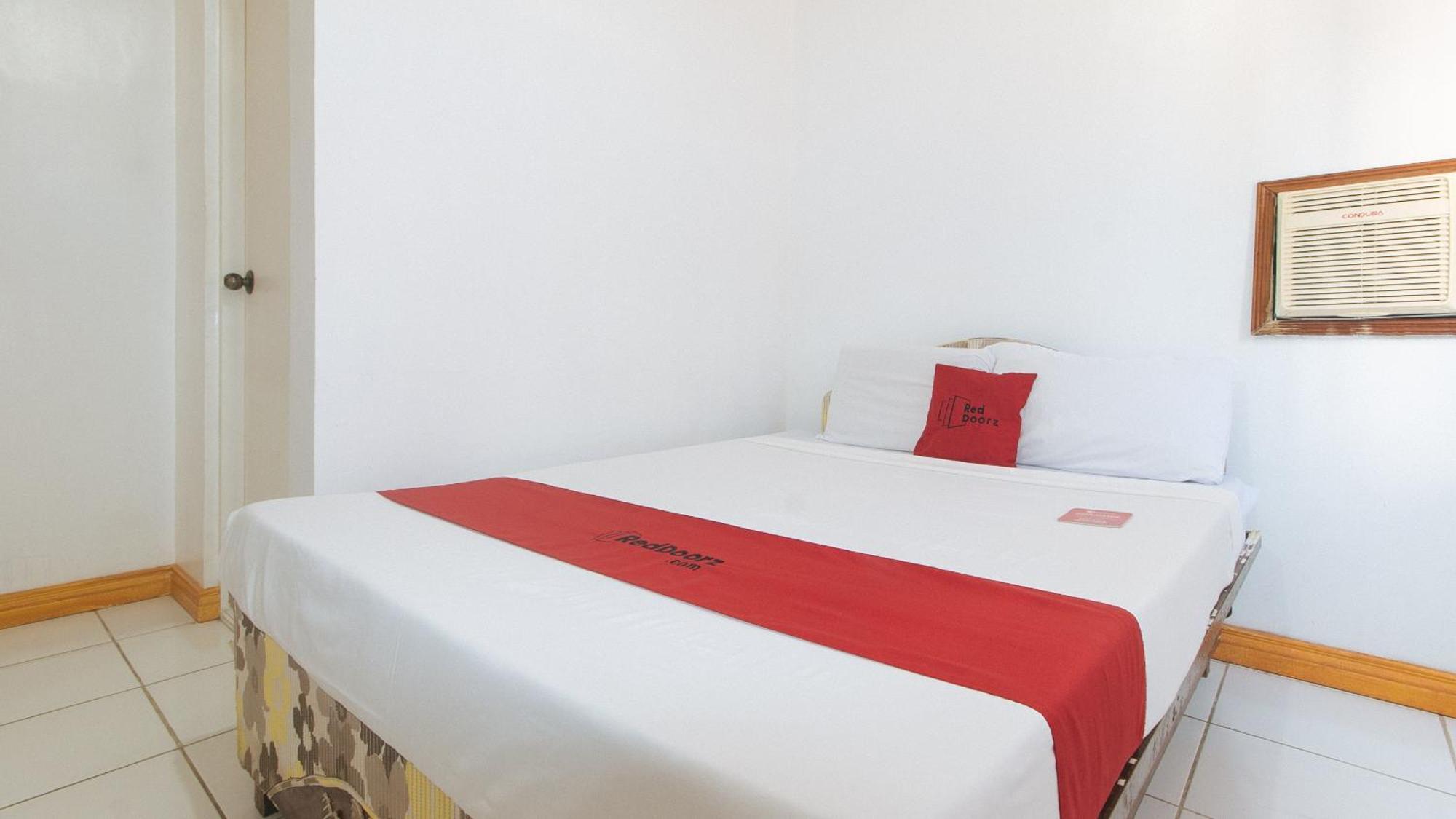 Reddoorz At Coco Grove Tourist Inn Panglao-stad Buitenkant foto