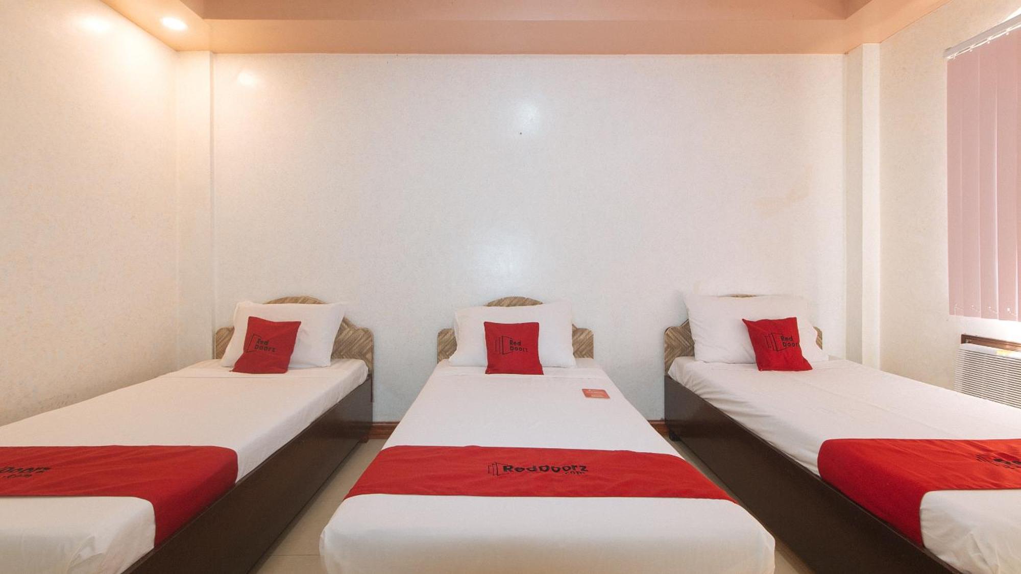 Reddoorz At Coco Grove Tourist Inn Panglao-stad Buitenkant foto