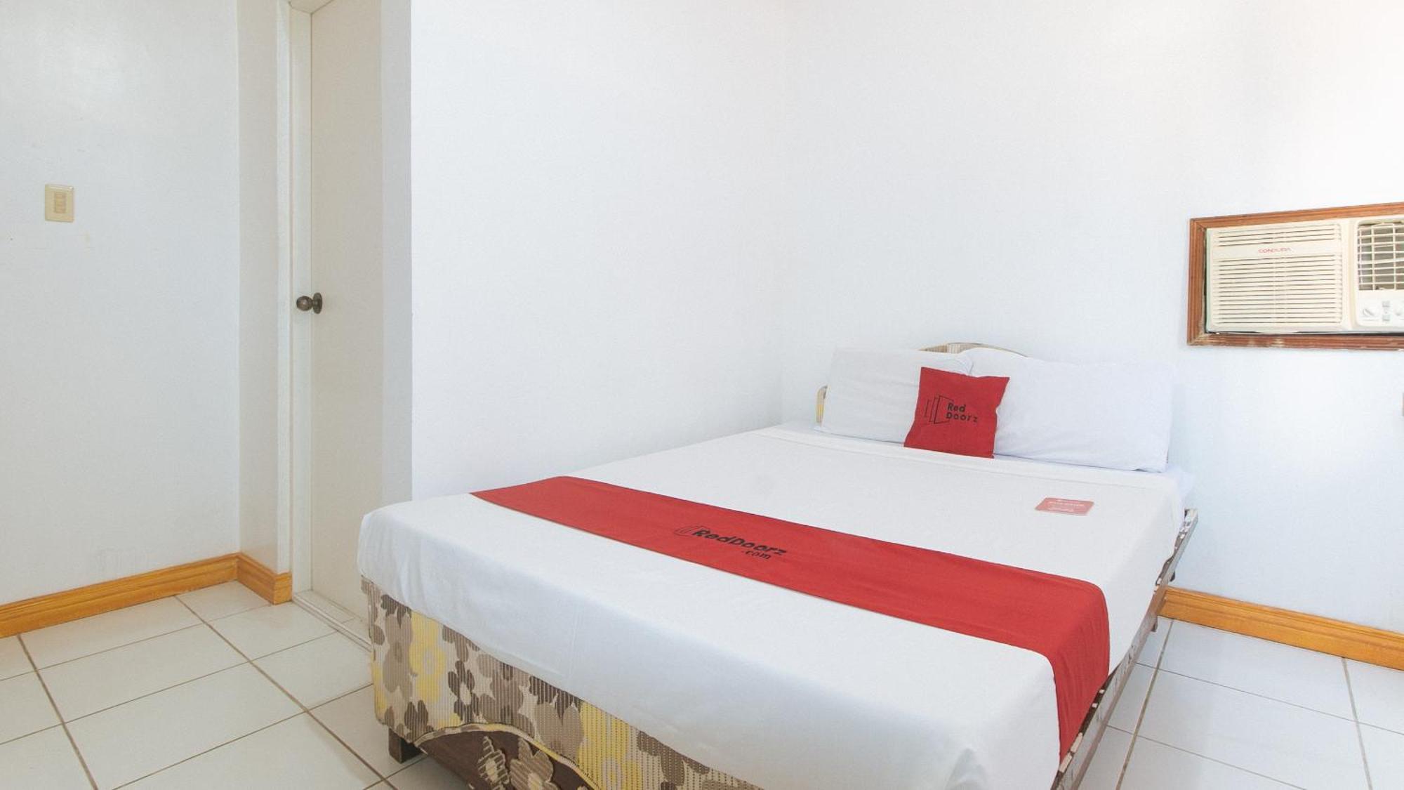 Reddoorz At Coco Grove Tourist Inn Panglao-stad Buitenkant foto