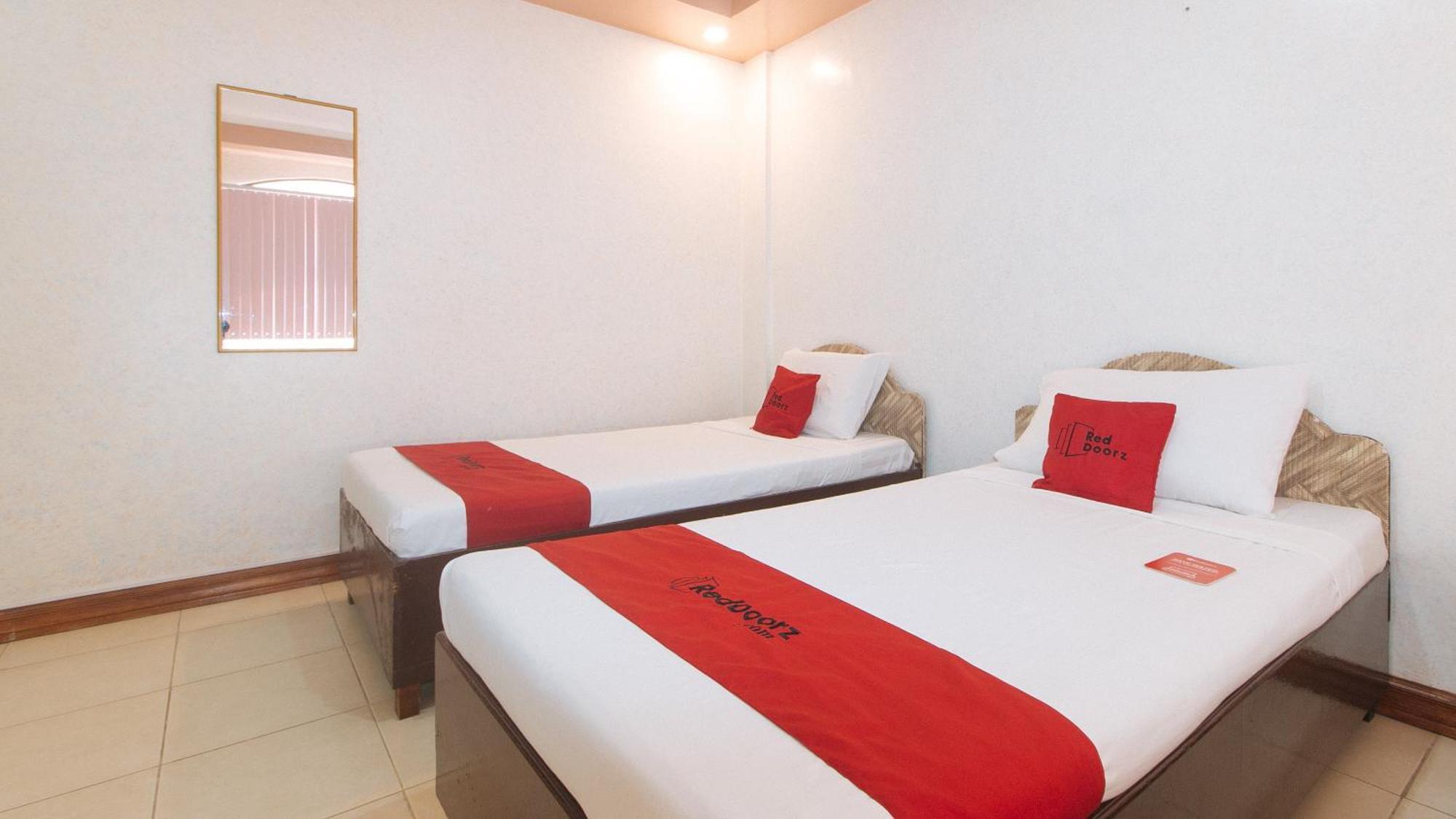 Reddoorz At Coco Grove Tourist Inn Panglao-stad Buitenkant foto