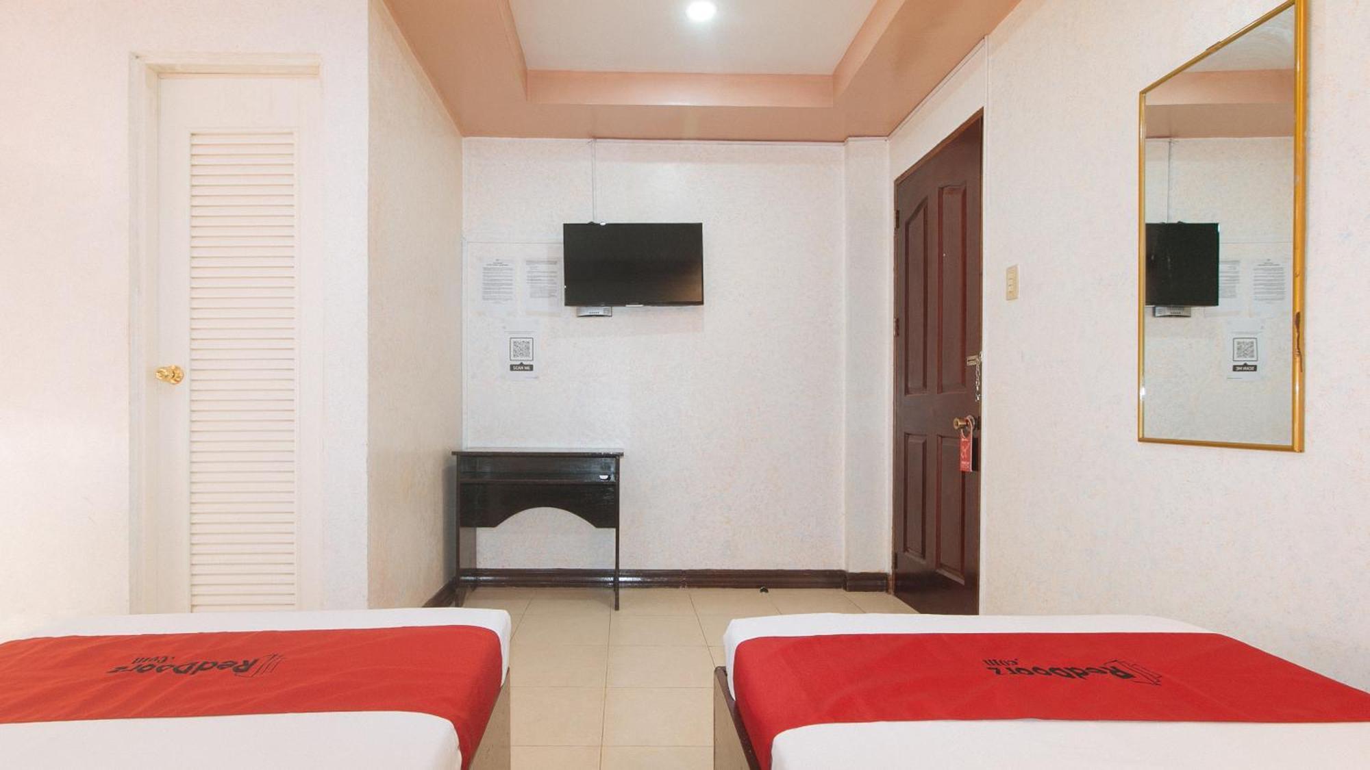 Reddoorz At Coco Grove Tourist Inn Panglao-stad Buitenkant foto